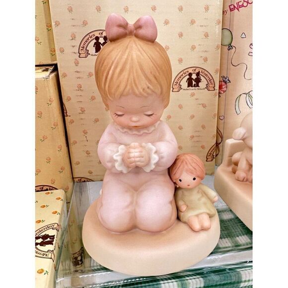 ENESCO Vintage Memories of Yesterday Figurine Praying Girl Pray the Lord My Soul - Picture 2 of 5